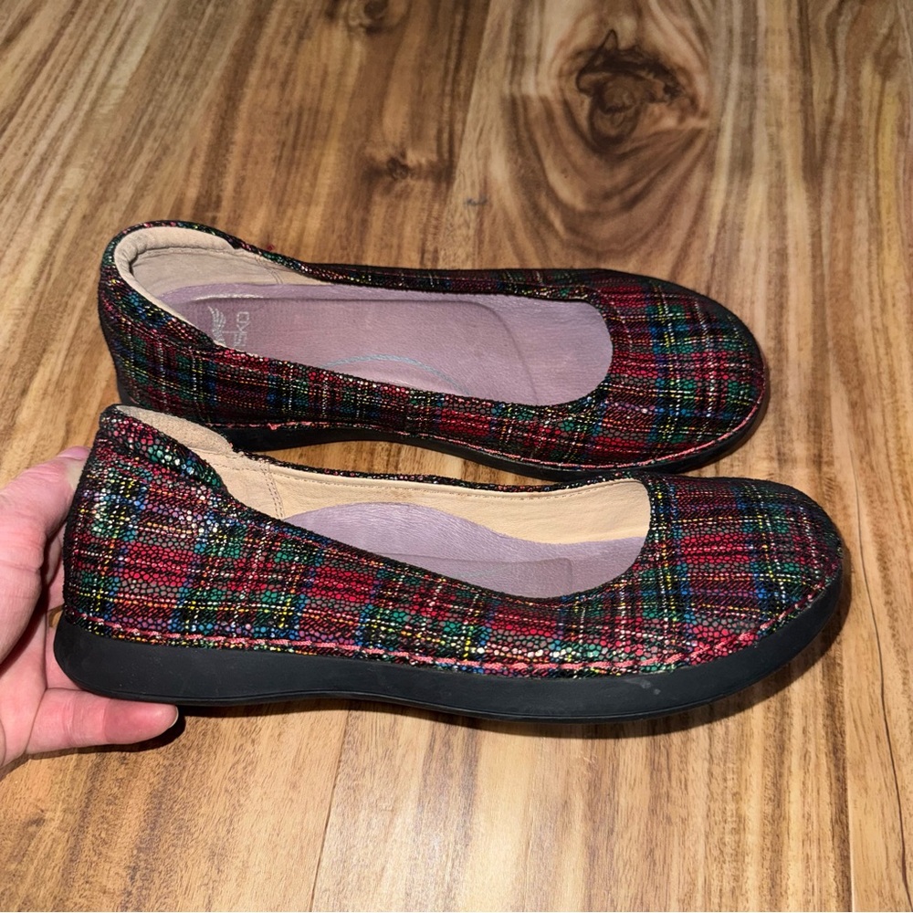 Dansko Women's Red/ Green Holiday Plaid Ballet Flats size 7.5